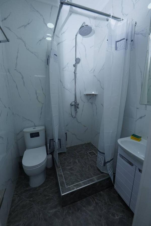 Halal Apart Hotel Almaty Esterno foto