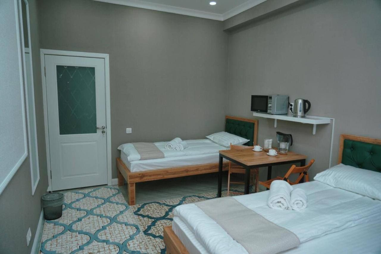 Halal Apart Hotel Almaty Esterno foto